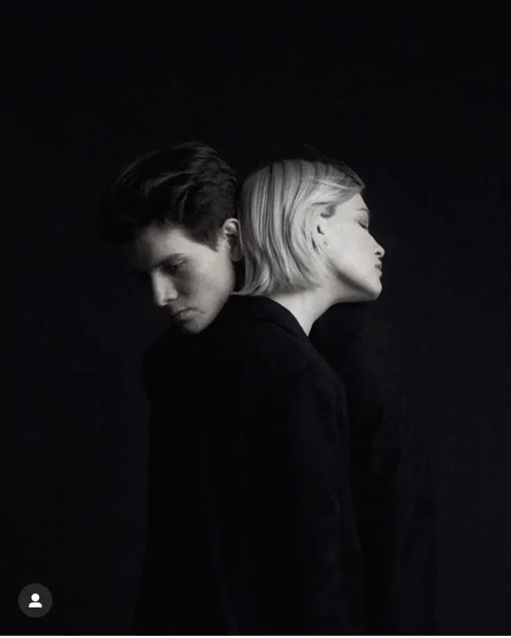 Пример фотографии: Dark Backdrop Duo