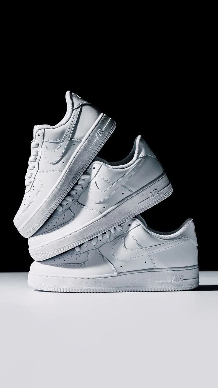 Пример фотографии: Pair of Sneakers