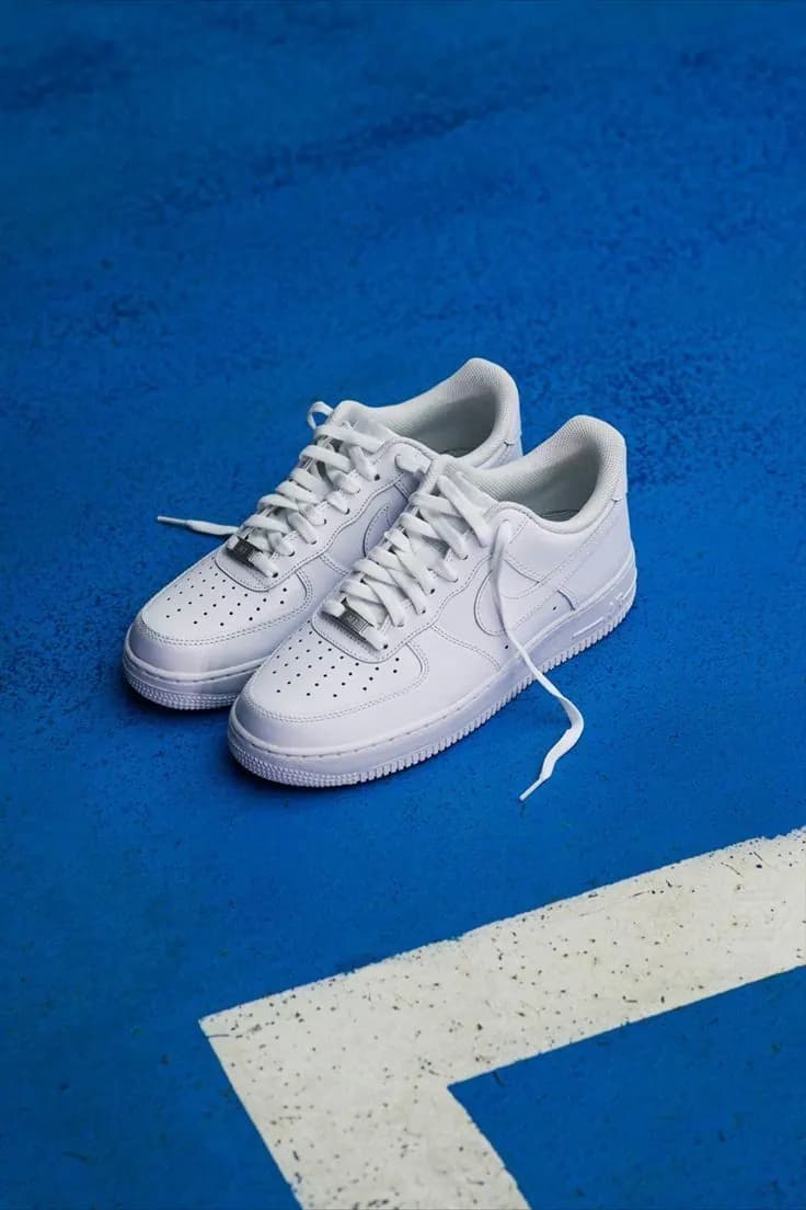 Пример фотографии: Sneakers on the Line