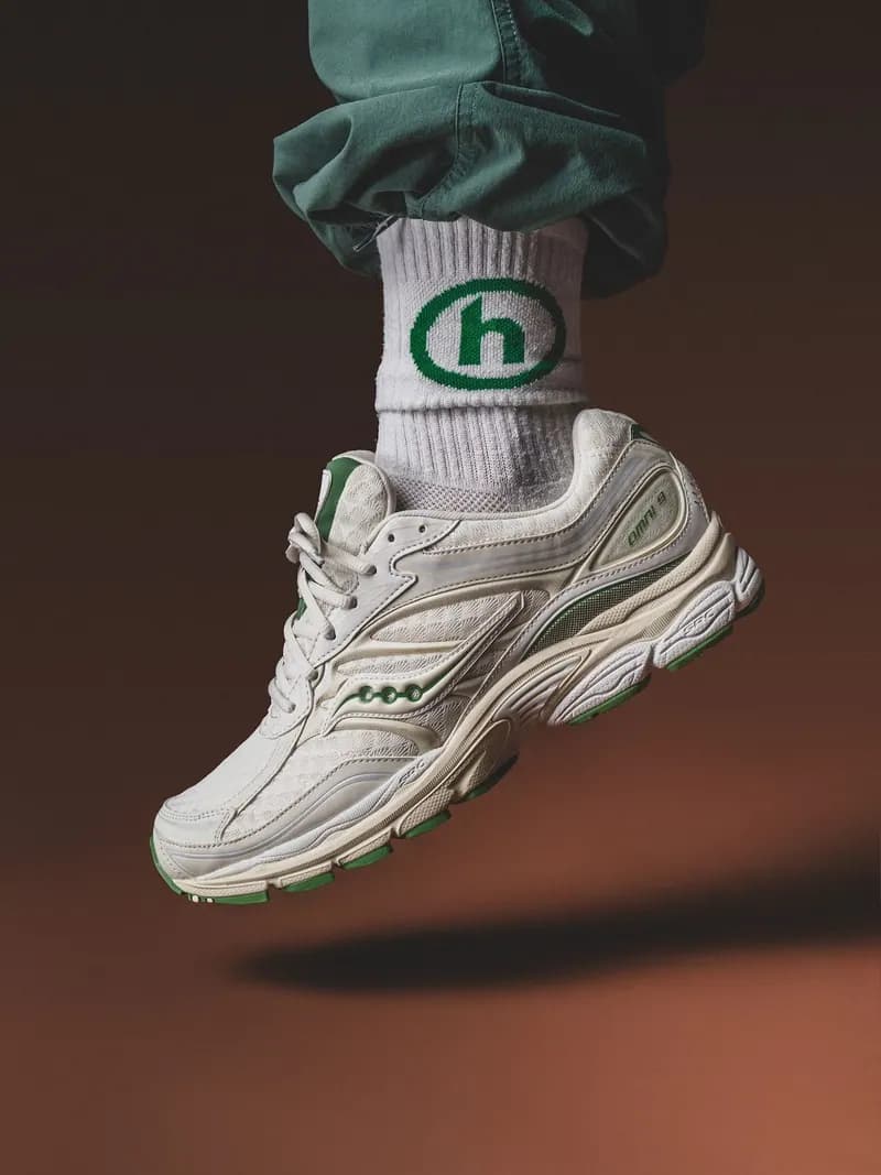 Пример фотографии: Sneakers and Socks