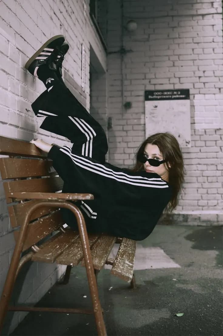 Пример фотографии: Bench and Bricks